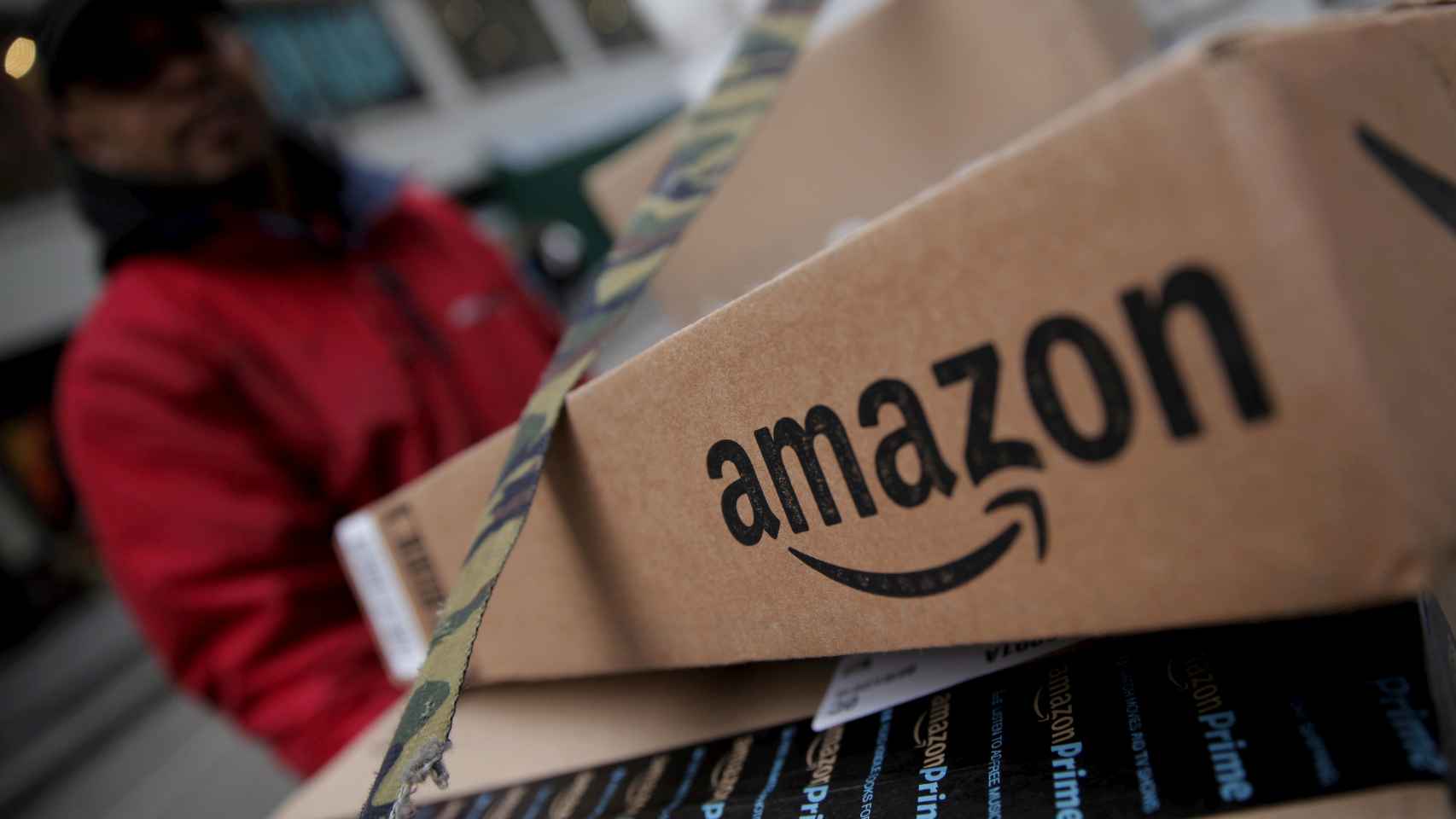 Paquetes de Amazon en un almacén de Nueva York