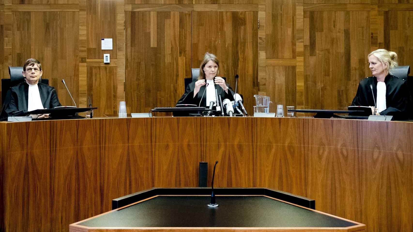 Los jueces de La Haya durante la lectura de la sentencia