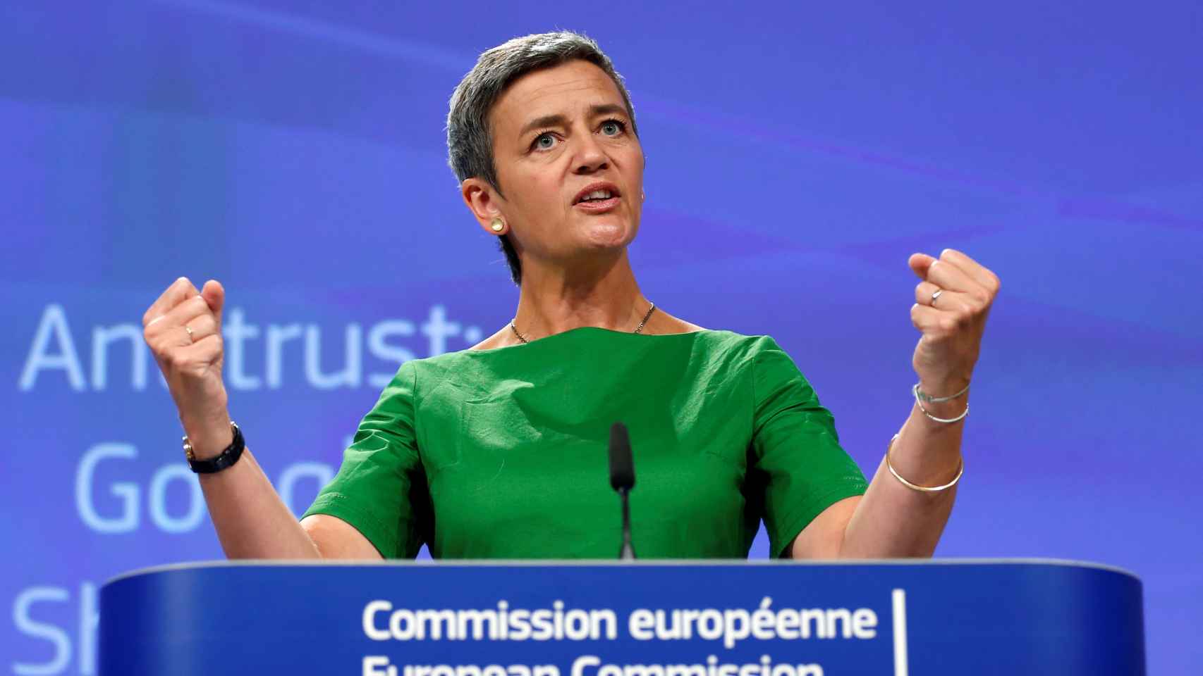 La comisaria de Competencia, Margrethe Vestager, dice que Google perjudica a los consumidores
