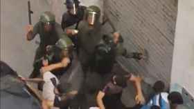 Palos y gases lacrimógenos: asi actúa la policía marroquí contra los manifestantes del Rif