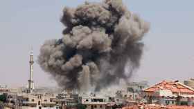 Explosión tras un bombardeo en la ciudad siria de Deraa
