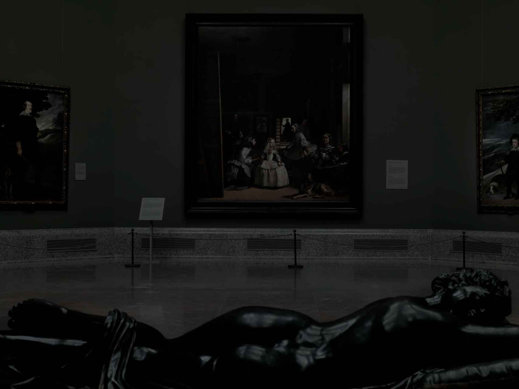 Las meninas del Velázquez y el Hermafrodito a solas, en el Museo del Prado.