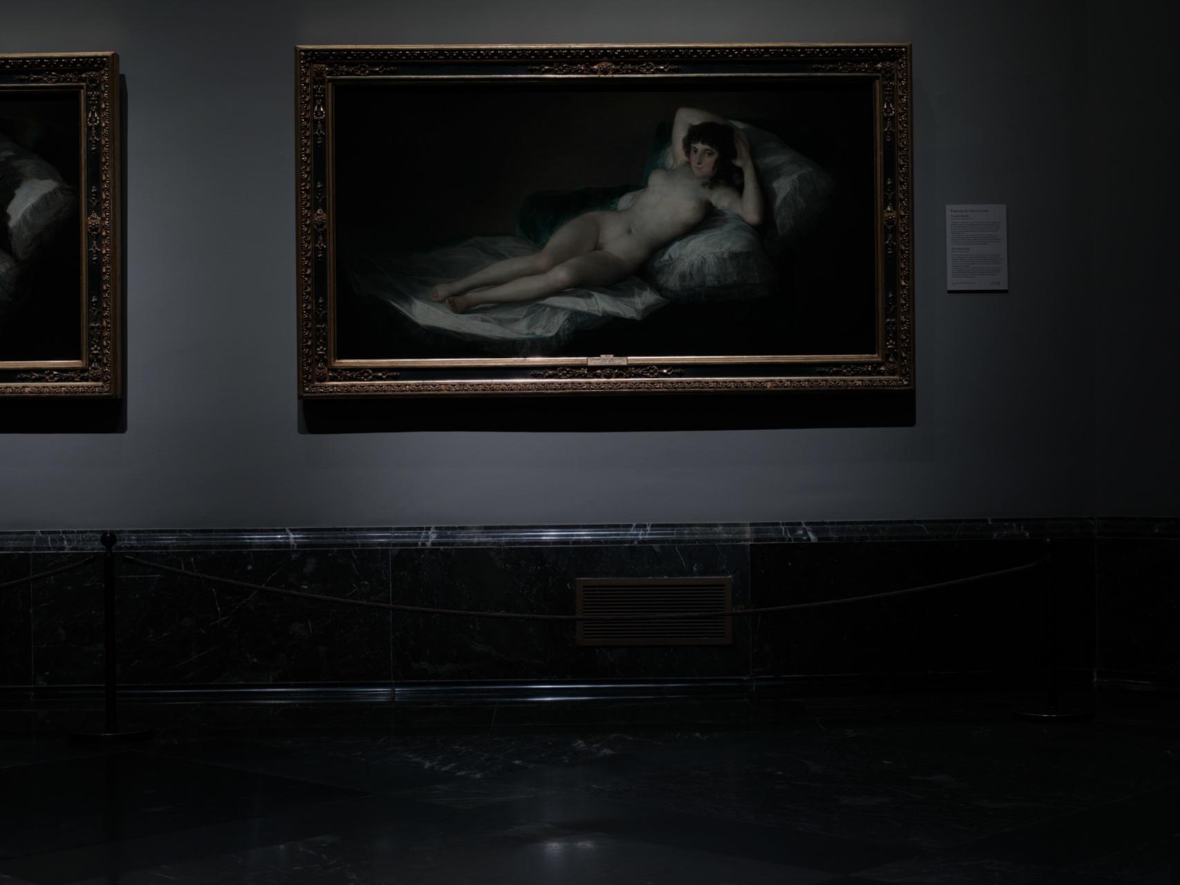 La maja desnuda de Goya, en el Museo de Prado, de noche, a oscuras.