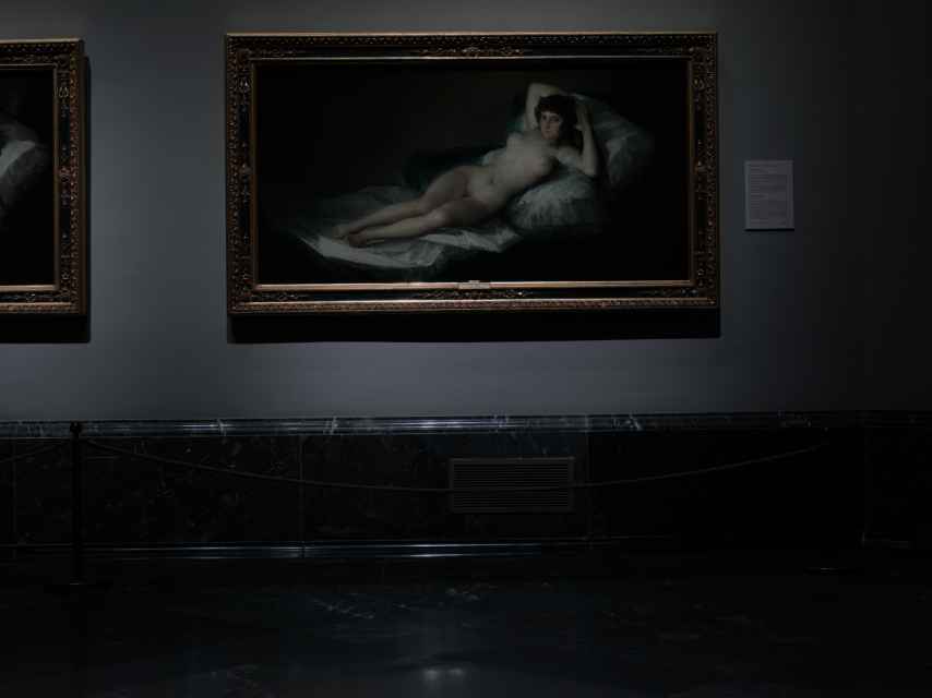 La maja desnuda de Goya, en el Museo de Prado, de noche, a oscuras.