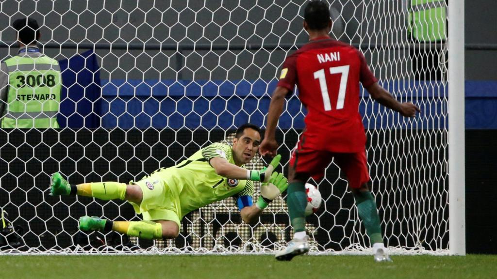 Claudio Bravo para el penalti a Nani, el decisivo para la victoria de Chile.