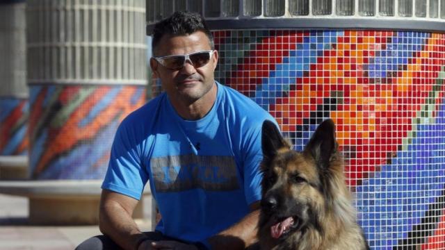 David Casinos, junto a su perro.