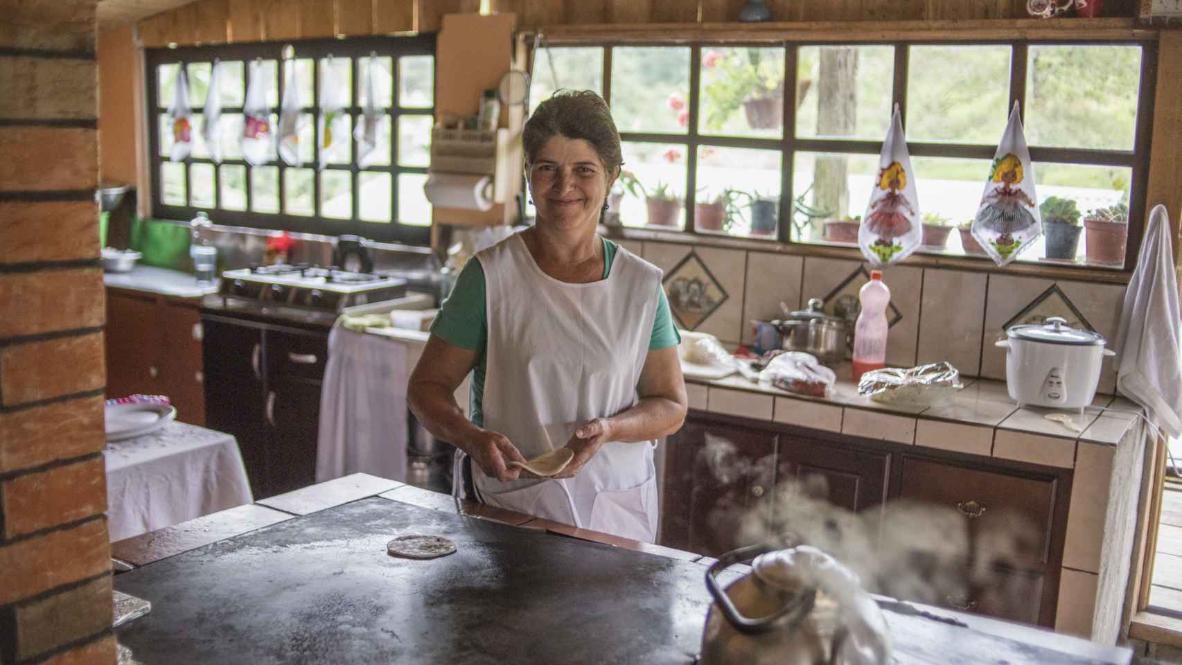 Doña Olga comparte los secretos de la cocina que le enseñaron sus abuelos en su casa de Bajos del Toro