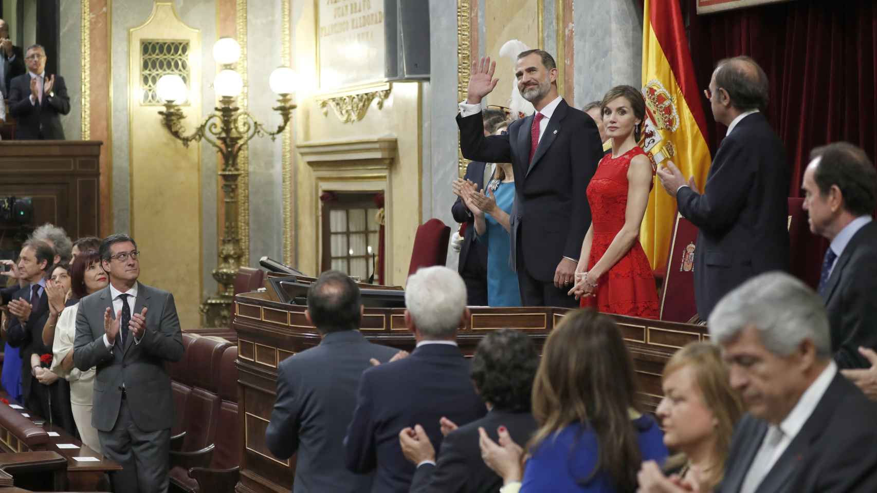 El Rey Felipe II saludando al Congreso de los Diputados