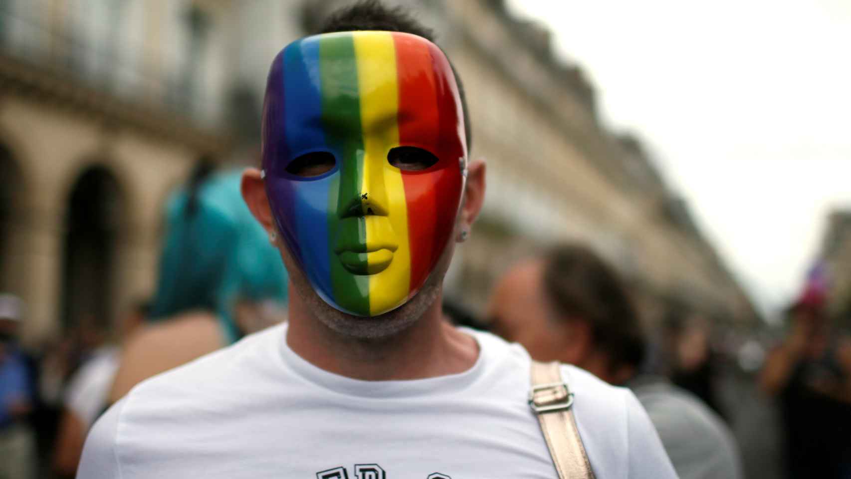 Manifestante por los derechos de los homosexuales en París