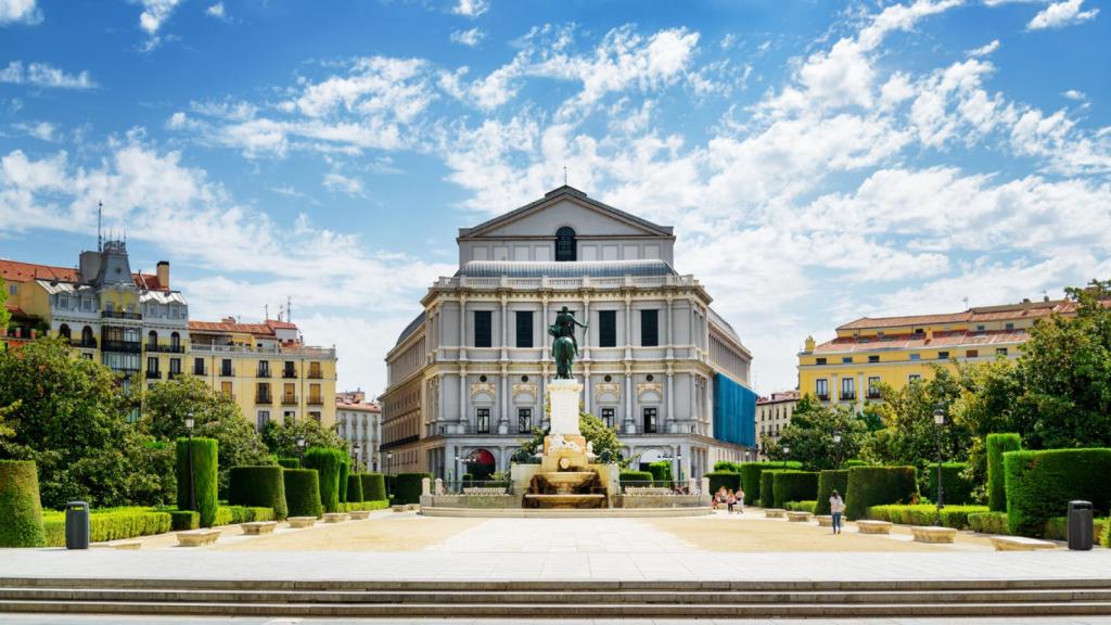 Teatro Real frente a la plaza de Oriente de Madrid.