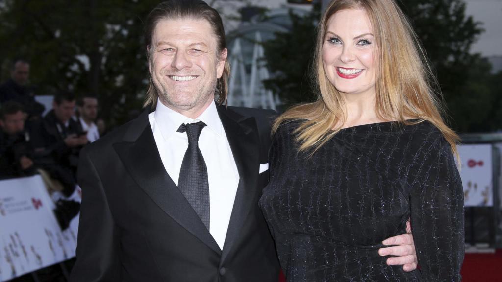 Sean Bean y su ya mujer Ashley Moore.