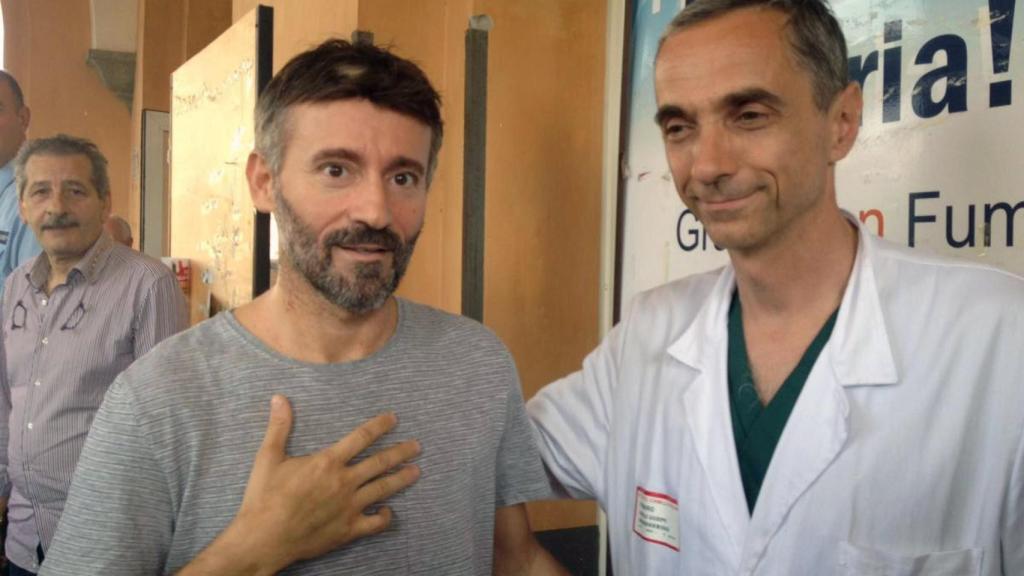 Max Biaggi, a la salida del hospital, tras 18 días ingresado tras el grave accidente que sufrió.