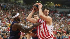 Kuzmic, contra el Barça en Euroliga. Foto euroleague.com