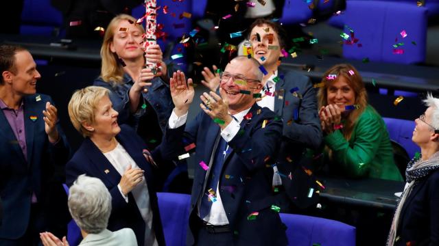 Miembros de Los Verdes celebran la decisión