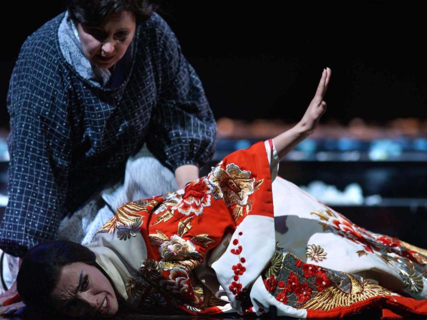 Ermonela Jaho, en el suelo durante Madama Butterfly.