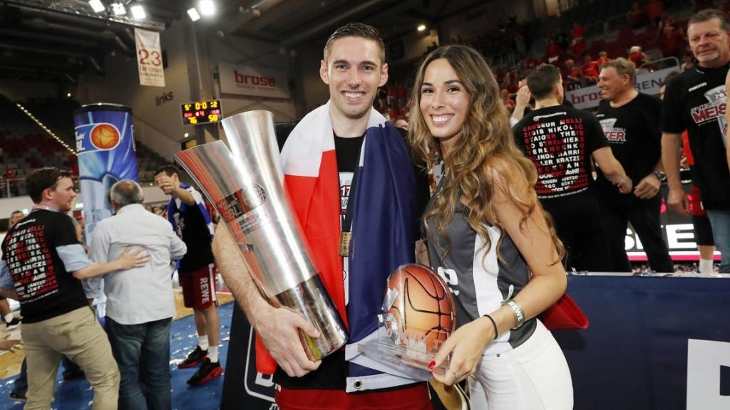 Fabien Causeur tras ganar la última Bundesliga con el Brose Bamberg.