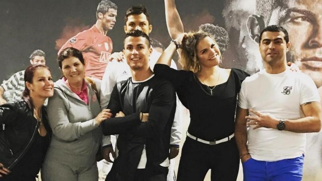 Cristiano y su familia. Foto: Instagram (@elma_oficial)