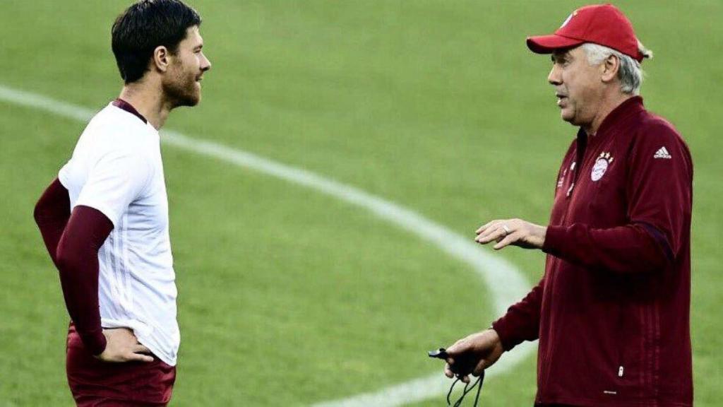 Xabi Alonso y Ancelotti. Foto. Twitter (MrAncelotti)