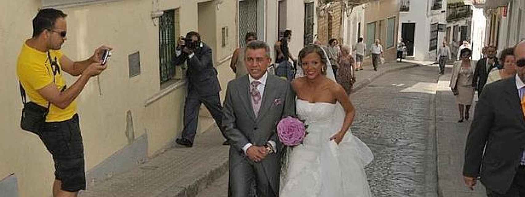 José Luis López 'el Turronero' junto a su hija Maria del Carmen el día de su boda (20011)