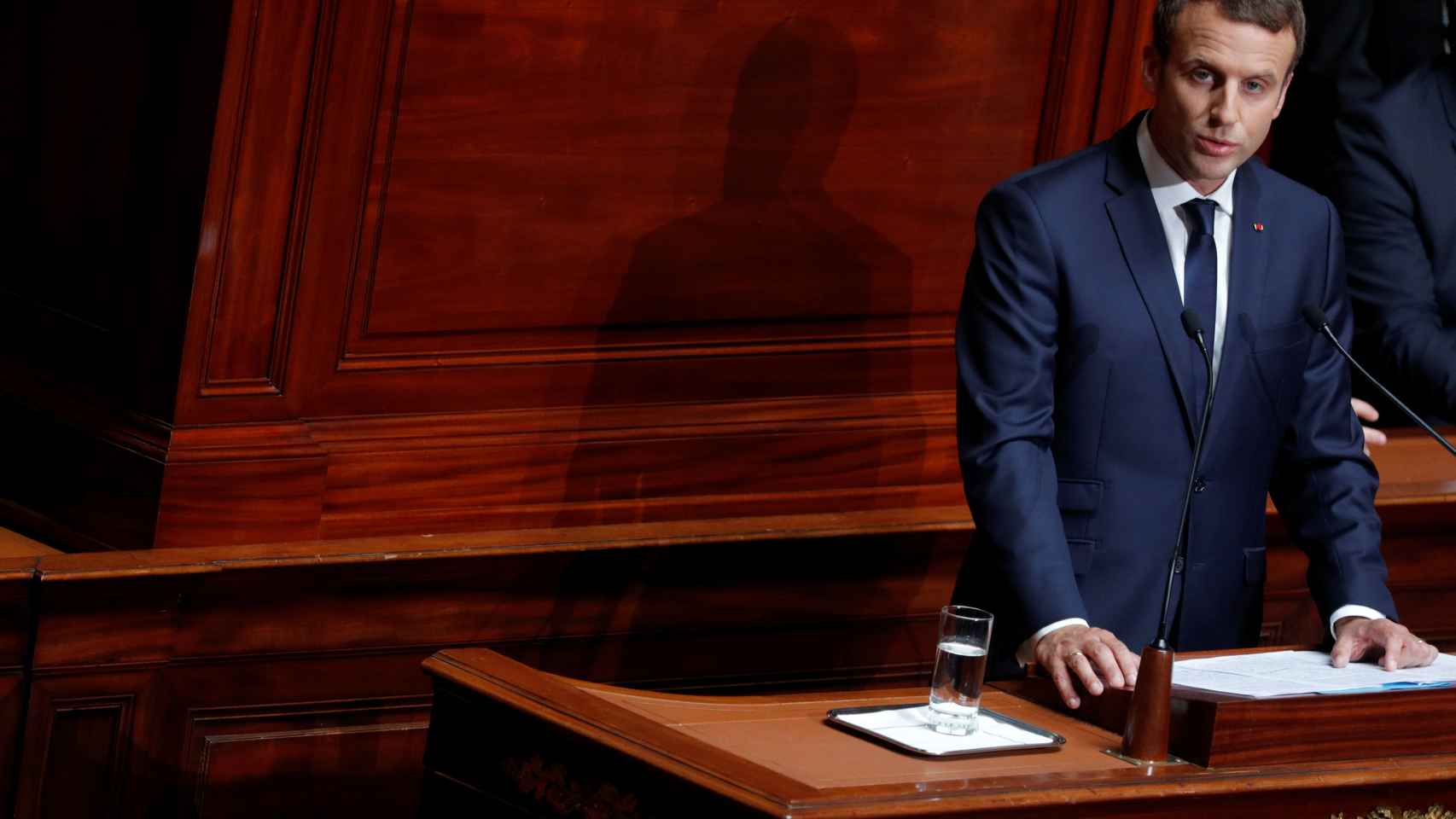 Macron durante la sesión conjunta del Congreso y el Senado
