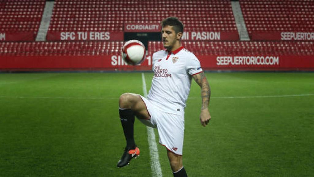 Jovetic, en su presentación con el Sevilla