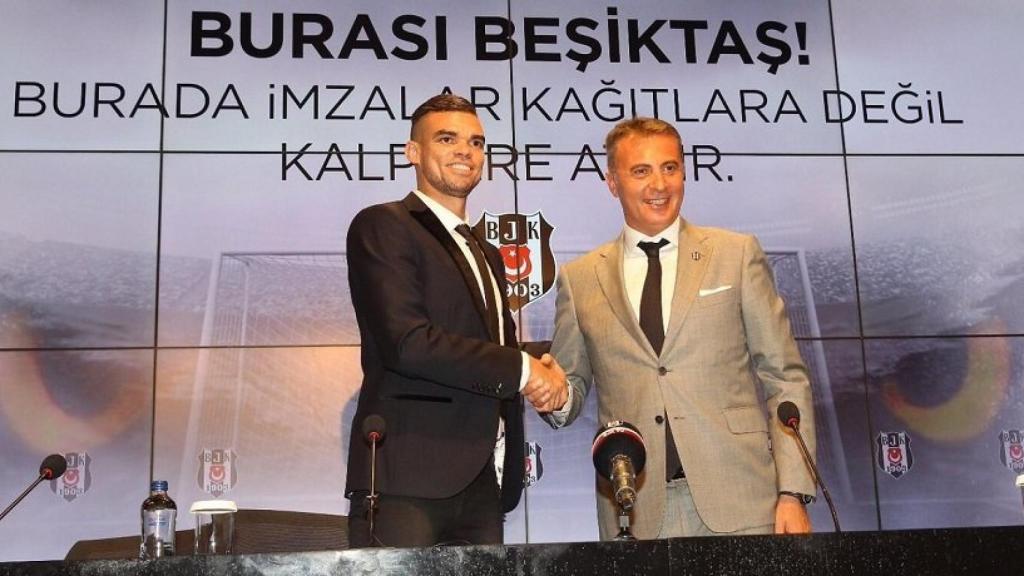 Pepe, en su presentación con el Besiktas. Foto: Twitter (@Besiktas)