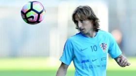 Modric entrenando con su selección. Foto: Twitter (@lm19official)