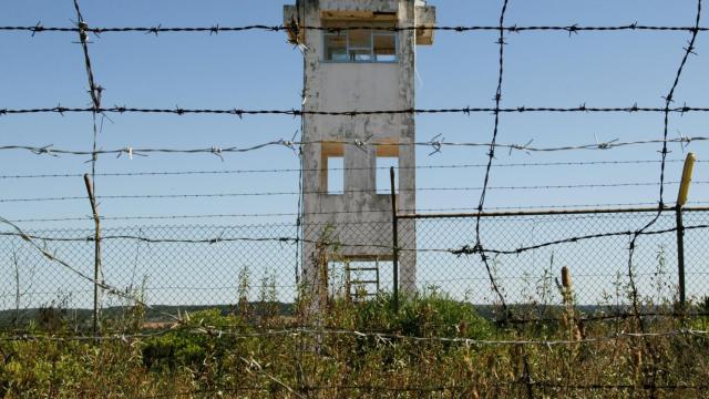 Torre de vigilancia abandonada en la base de Tancos