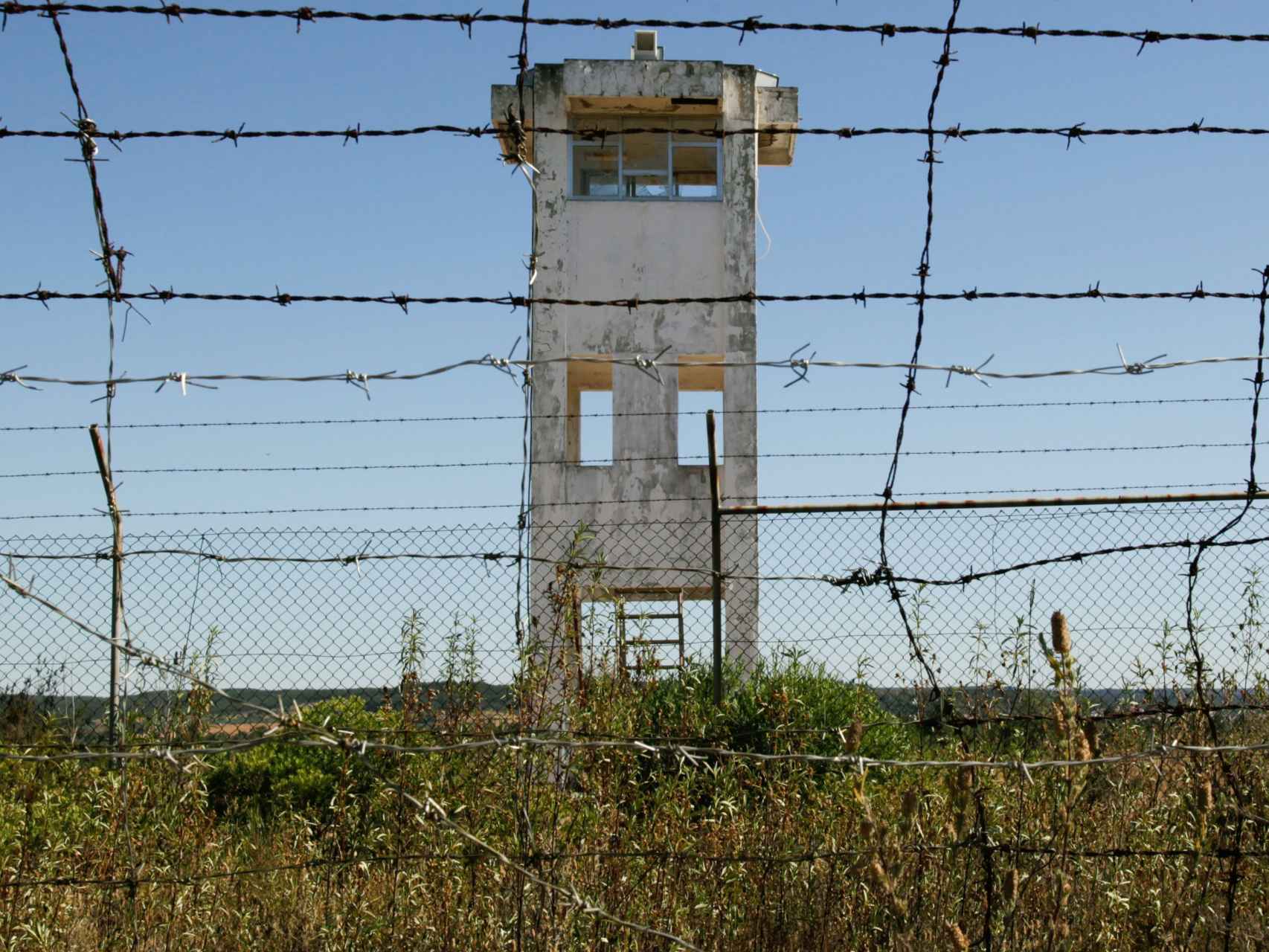 Torre de vigilancia abandonada en la base de Tancos