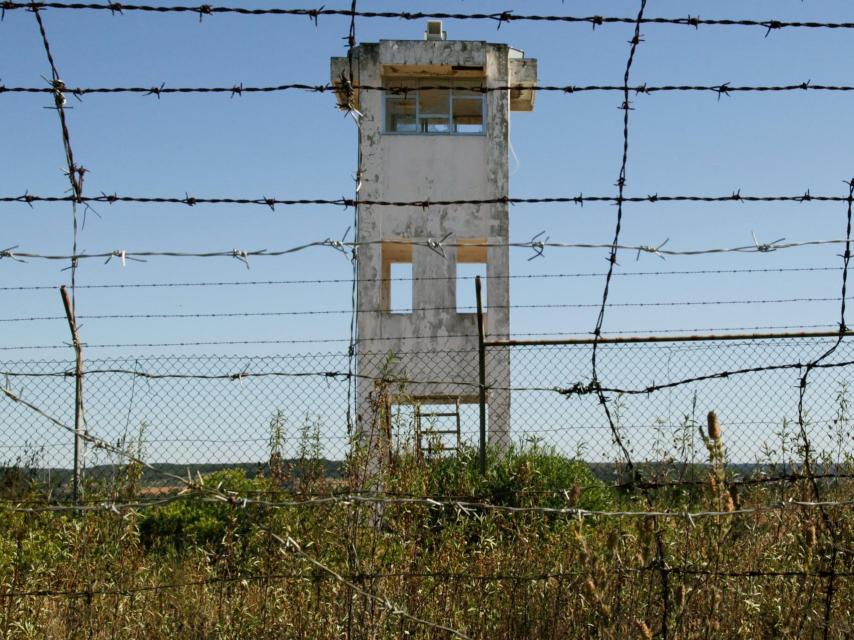 Torre de vigilancia abandonada en la base de Tancos