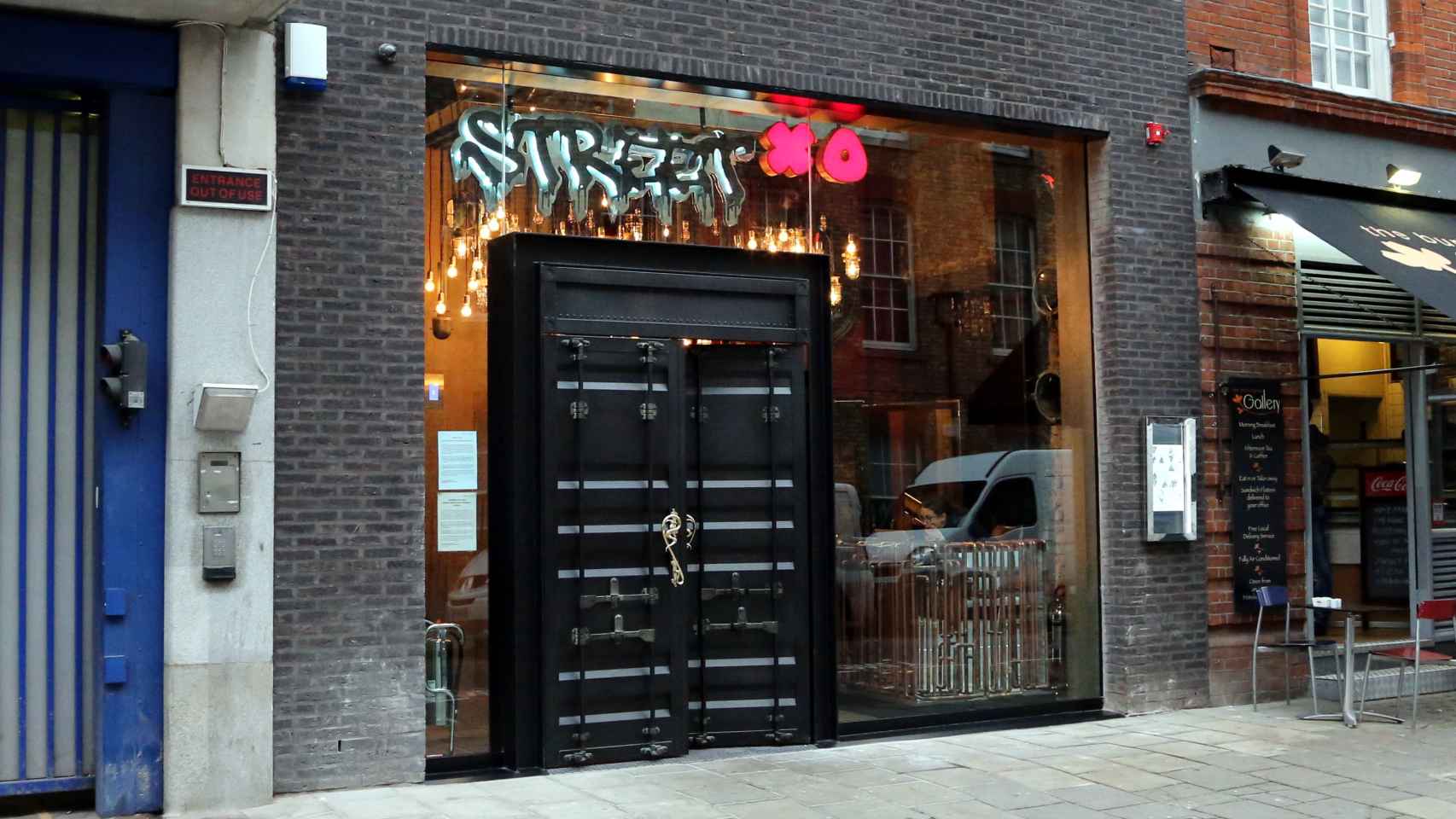 Fachada del restaurante de Muñoz en Londres.