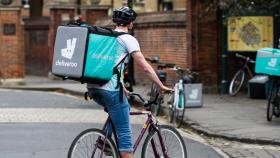 Un 'rider' de Deliveroo en una imagen de archivo.