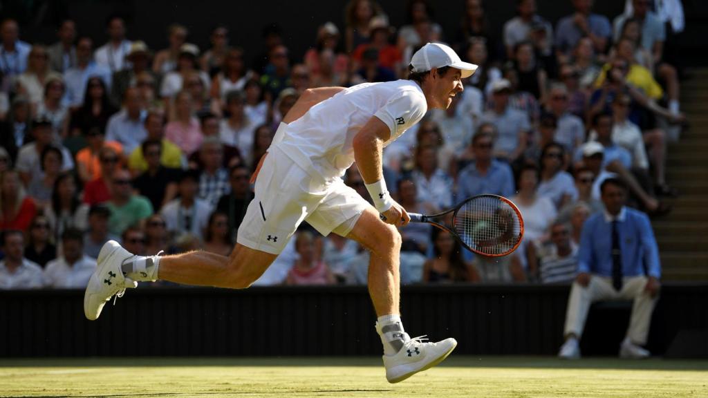 Murray, corriendo a una pelota en su encuentro ante Brown.