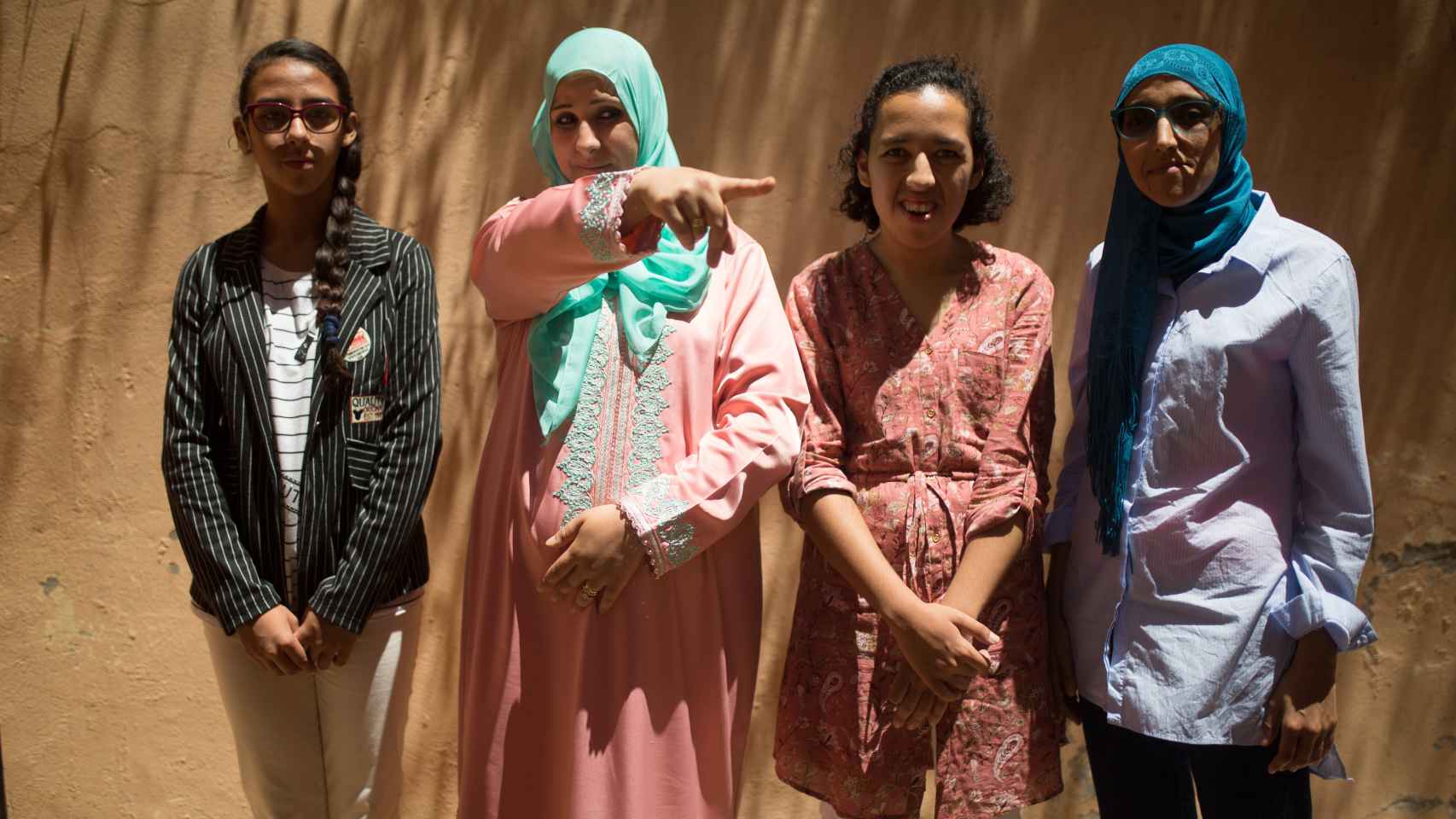 De los ocho hijos de Malika, cuatro chicas padecen síndrome de Usher. Se comunican por lengua de signos.
