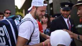 Sock, firmando un autógrafo tras su primera victoria en Wimbledon.