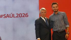 Saúl y Cerezo en el acto de renovación   Foto: atleticodemadrid.com