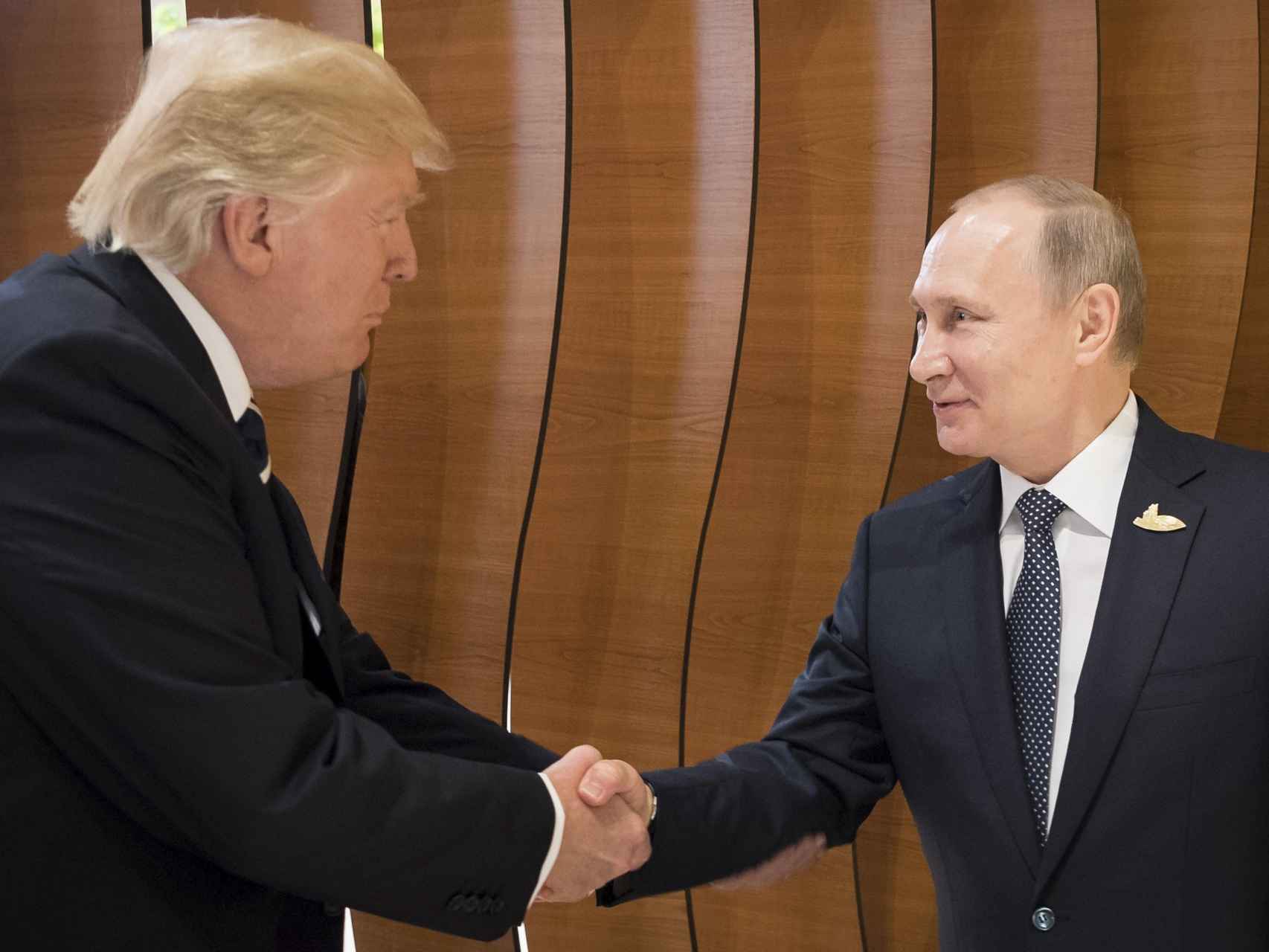 Putin y Trump se reúnen en los márgenes del G20 en Hamburgo.