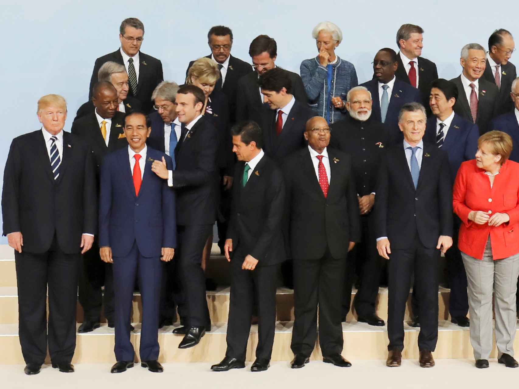 Trump, relegado a la esquina en la foto oficial de familia del G20