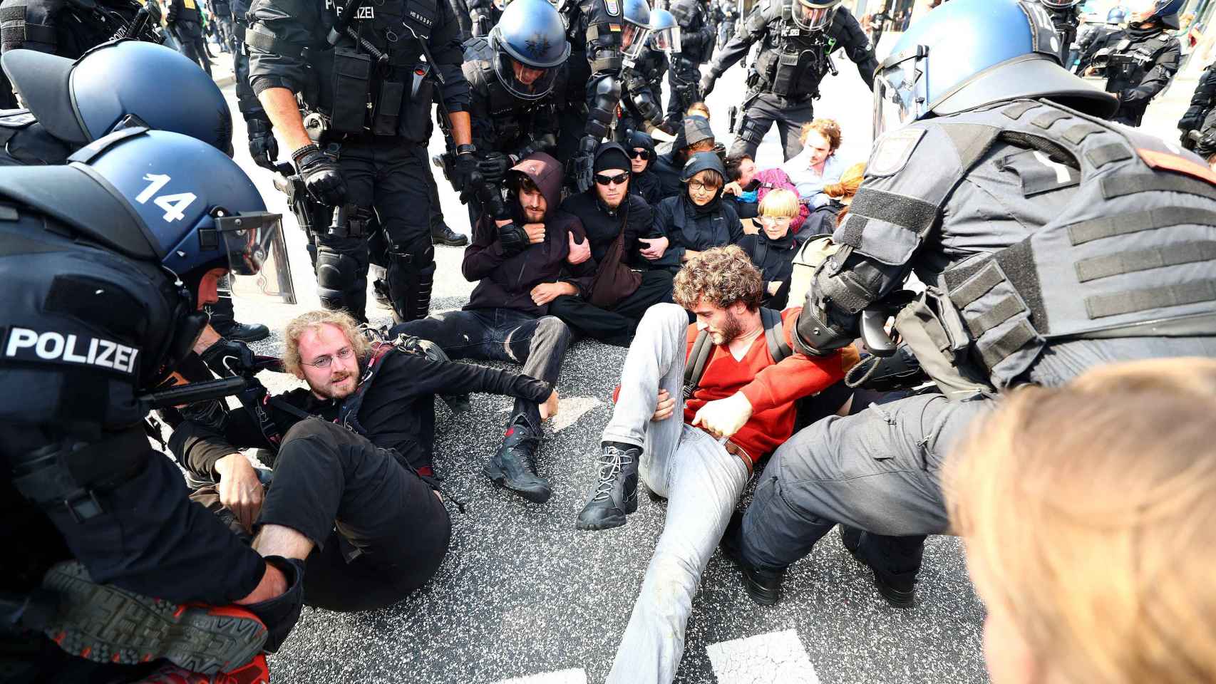 La Policía ha hecho un recuento de 44 detenciones tras las protestas.