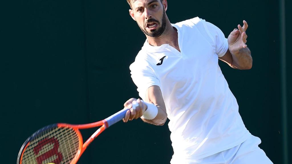 Granollers, golpeando una derecha en Wimbledon.