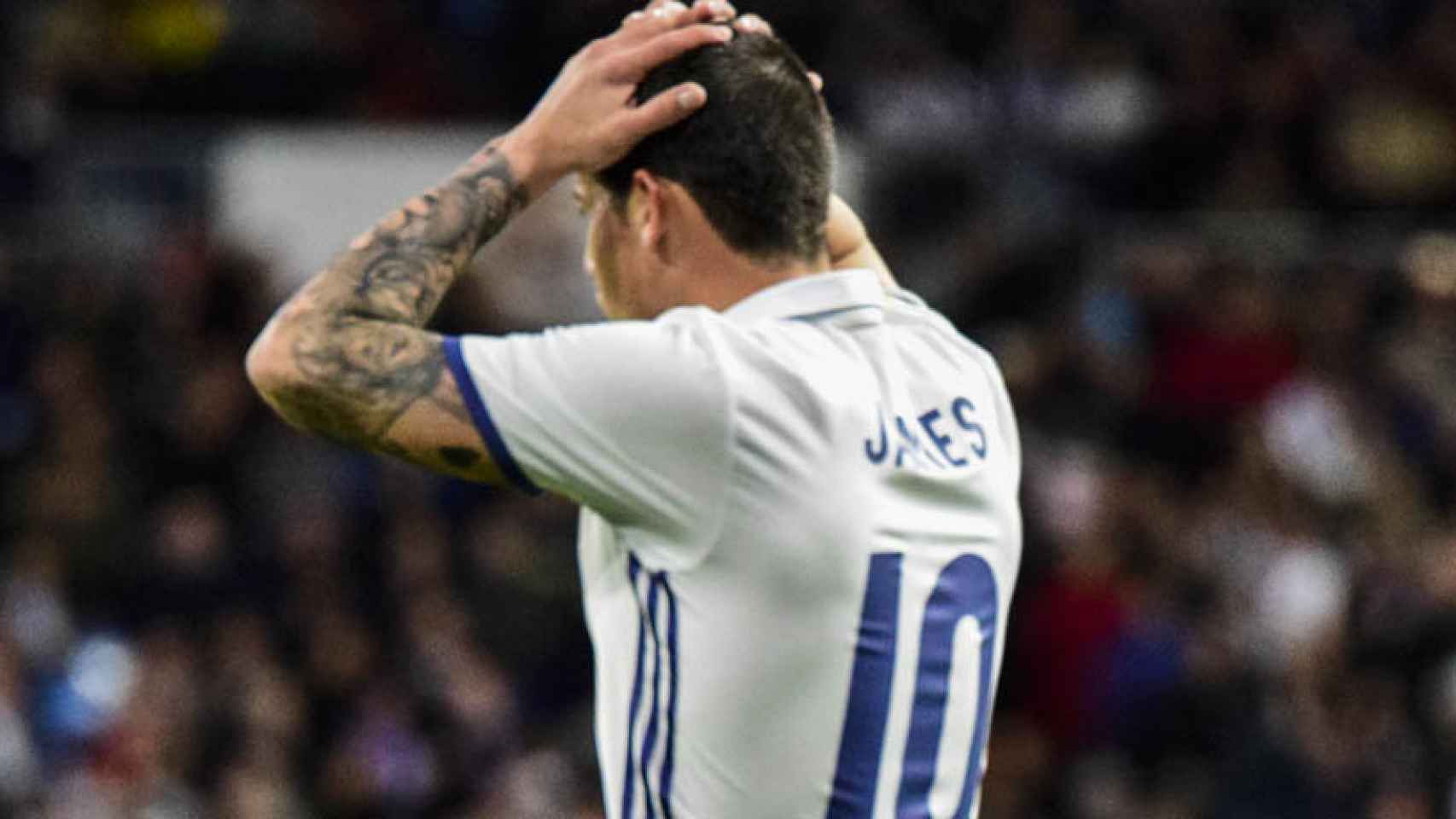 James se lamenta de una jugada en el Real Madrid-Betis. Foto: Lucía Contreras/El Bernabéu