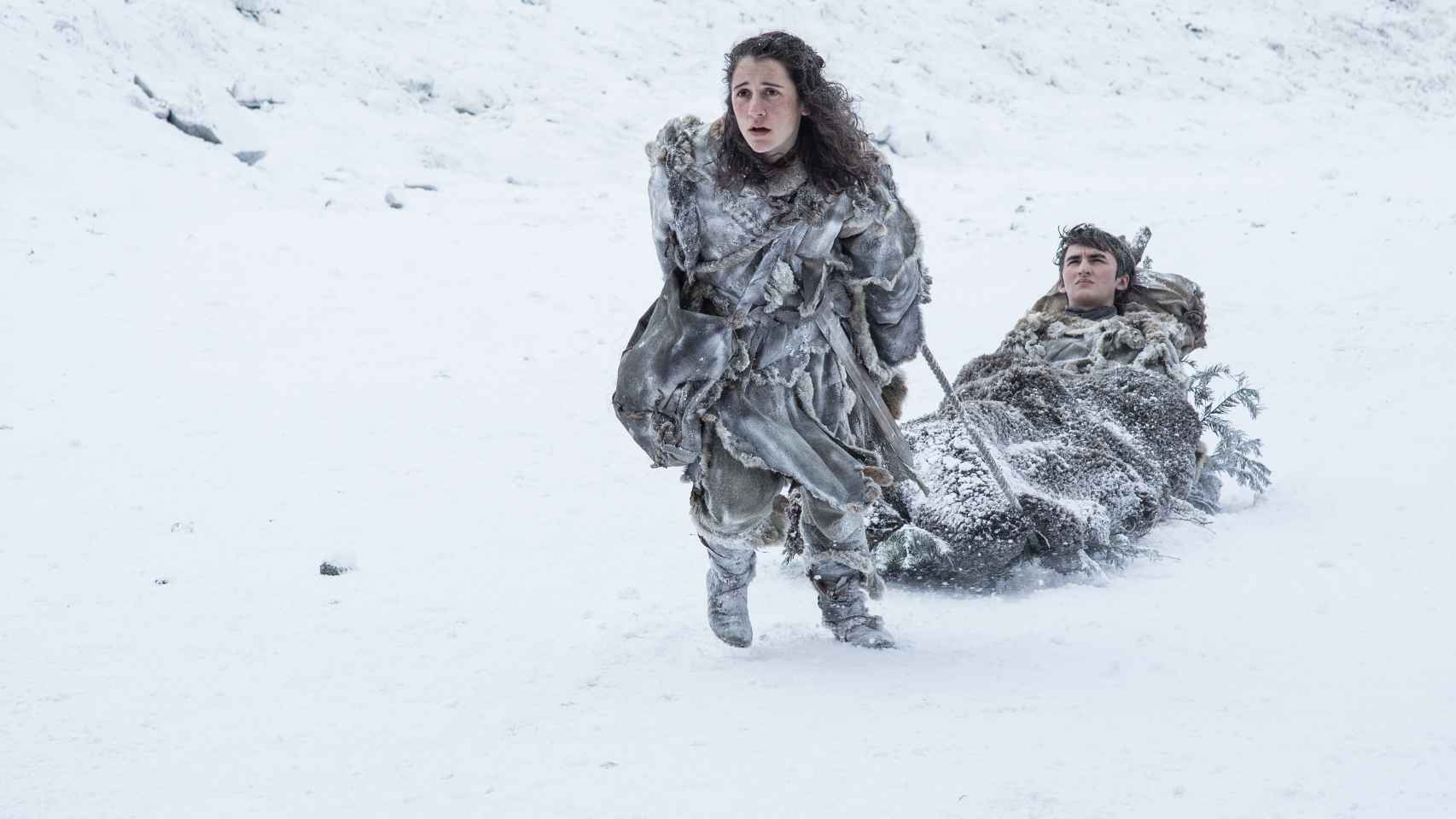 Meera intentando salvar a Bran de los caminantes blancos