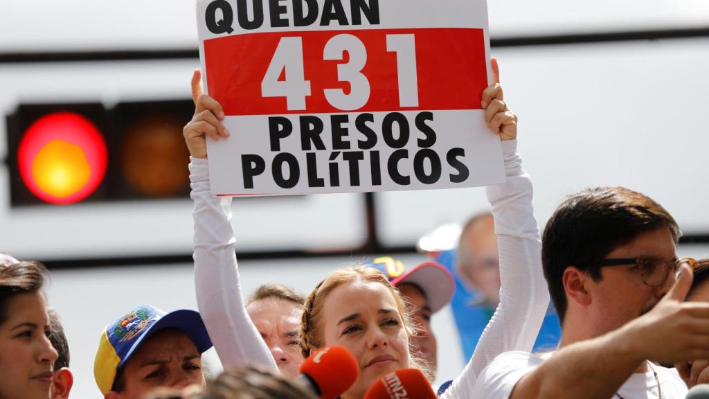 Lilian Tintori reclama la liberación de los opositores presos.