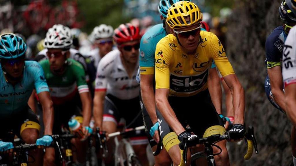 Froome sube el puerto.