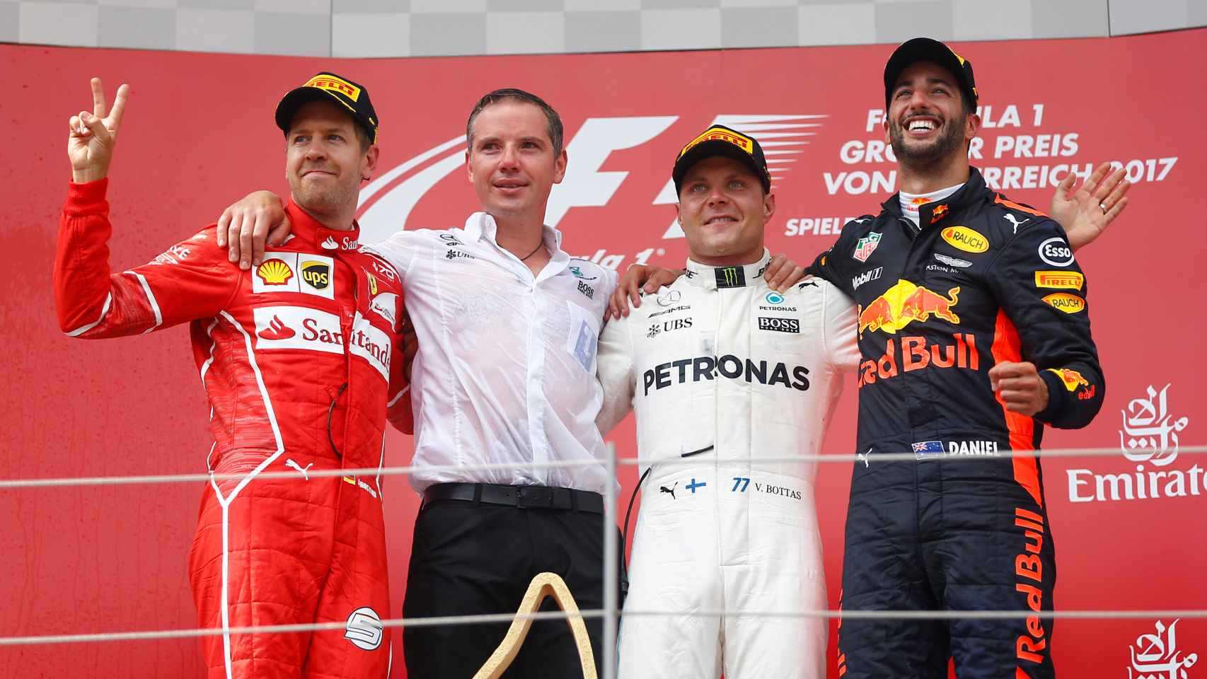 Vettel, Bottas y Ricciardo celebran sus respectivas posiciones en el podio.