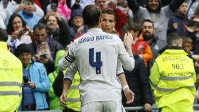 Sergio Ramos y Cristiano Ronaldo celebran un gol  Fotógrafo: Manu Laya / El Bernabéu