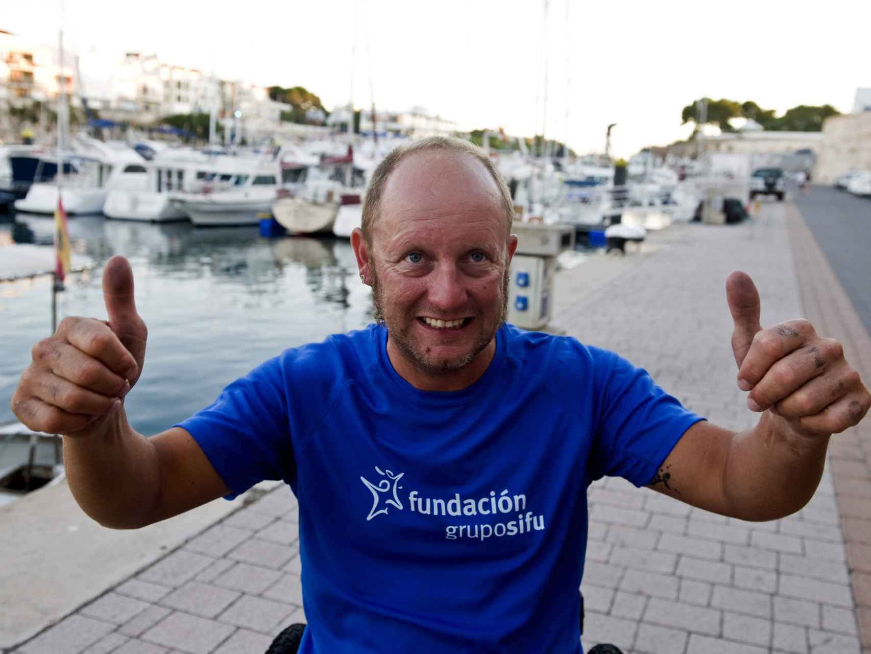 Martí Riera, el primer discapacitado en cruzar a nado el canal de Menorca.
