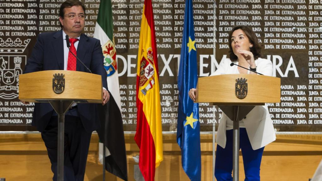 Santamaría, de visita institucional a Extremadura, junto al presidente de la Junta.