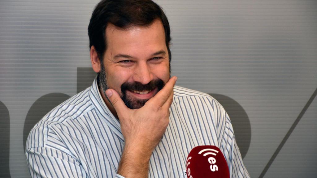 Alfonso Reyes en una entrevista radiofónica.