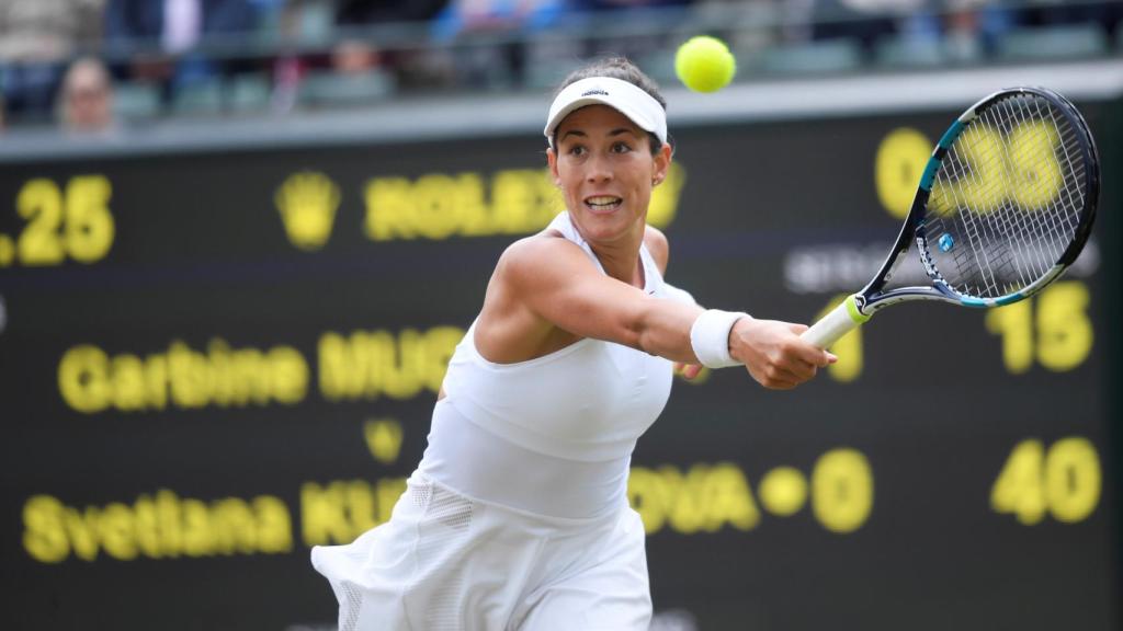 Muguruza, subiendo a volear ante Kuznetsova.